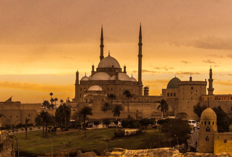 Private Cairo Day Trip from Hurghada by Bus | Egyptian Museum & Pyramids